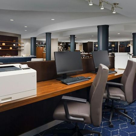 Courtyard By Marriott Potomac Mills Woodbridge Hotell Exteriör bild