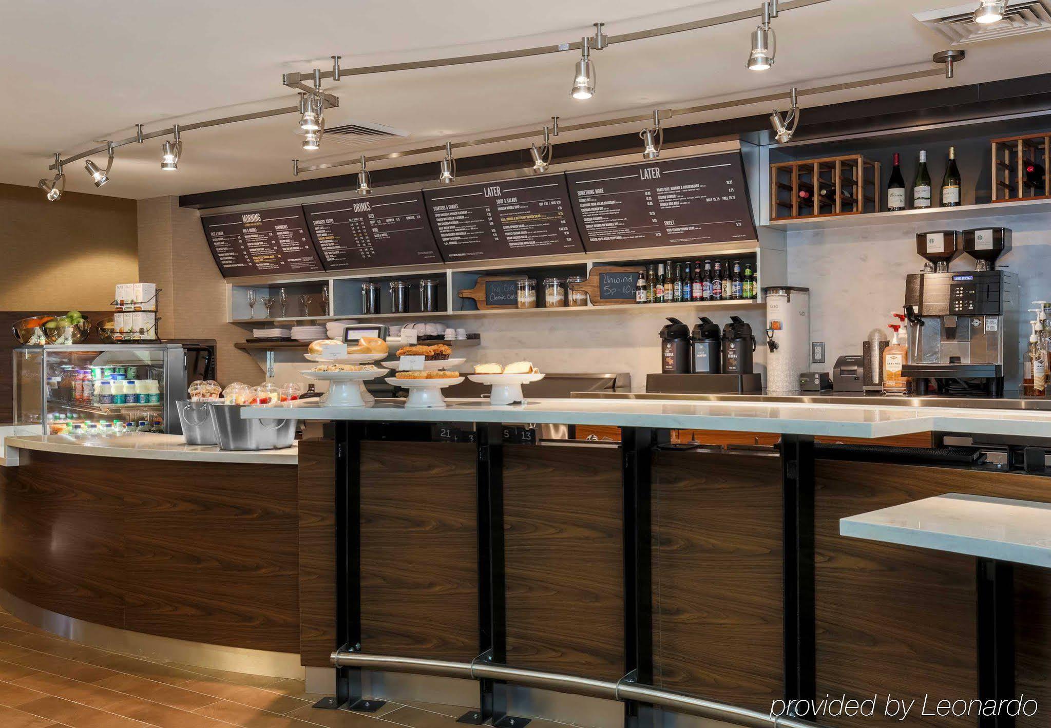 Courtyard By Marriott Potomac Mills Woodbridge Hotell Exteriör bild