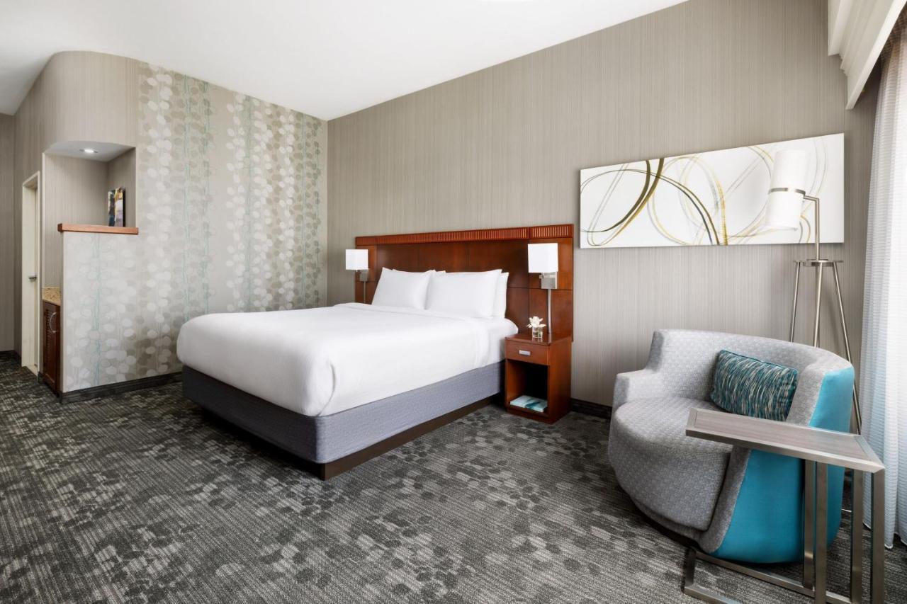 Courtyard By Marriott Potomac Mills Woodbridge Hotell Exteriör bild
