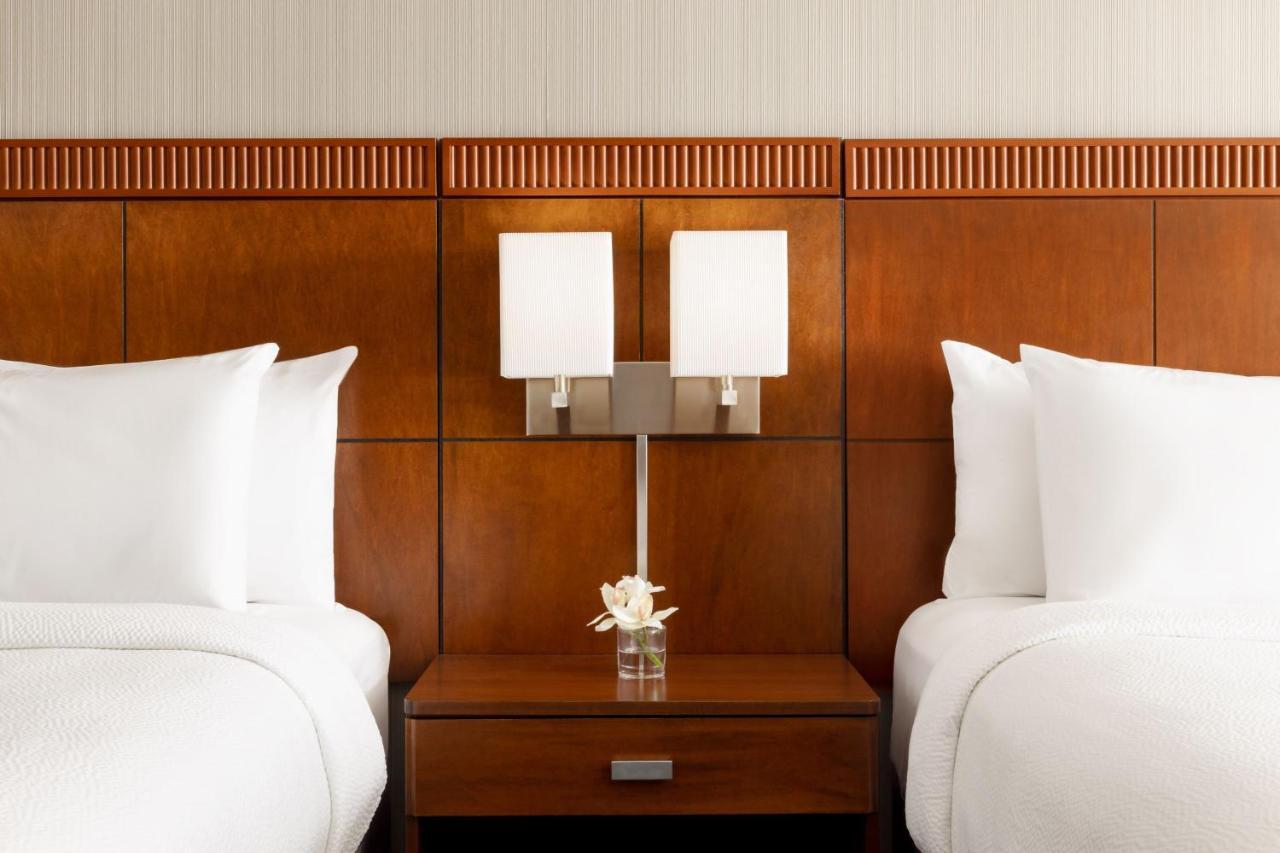 Courtyard By Marriott Potomac Mills Woodbridge Hotell Exteriör bild