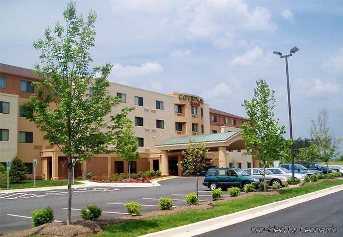 Courtyard By Marriott Potomac Mills Woodbridge Hotell Exteriör bild