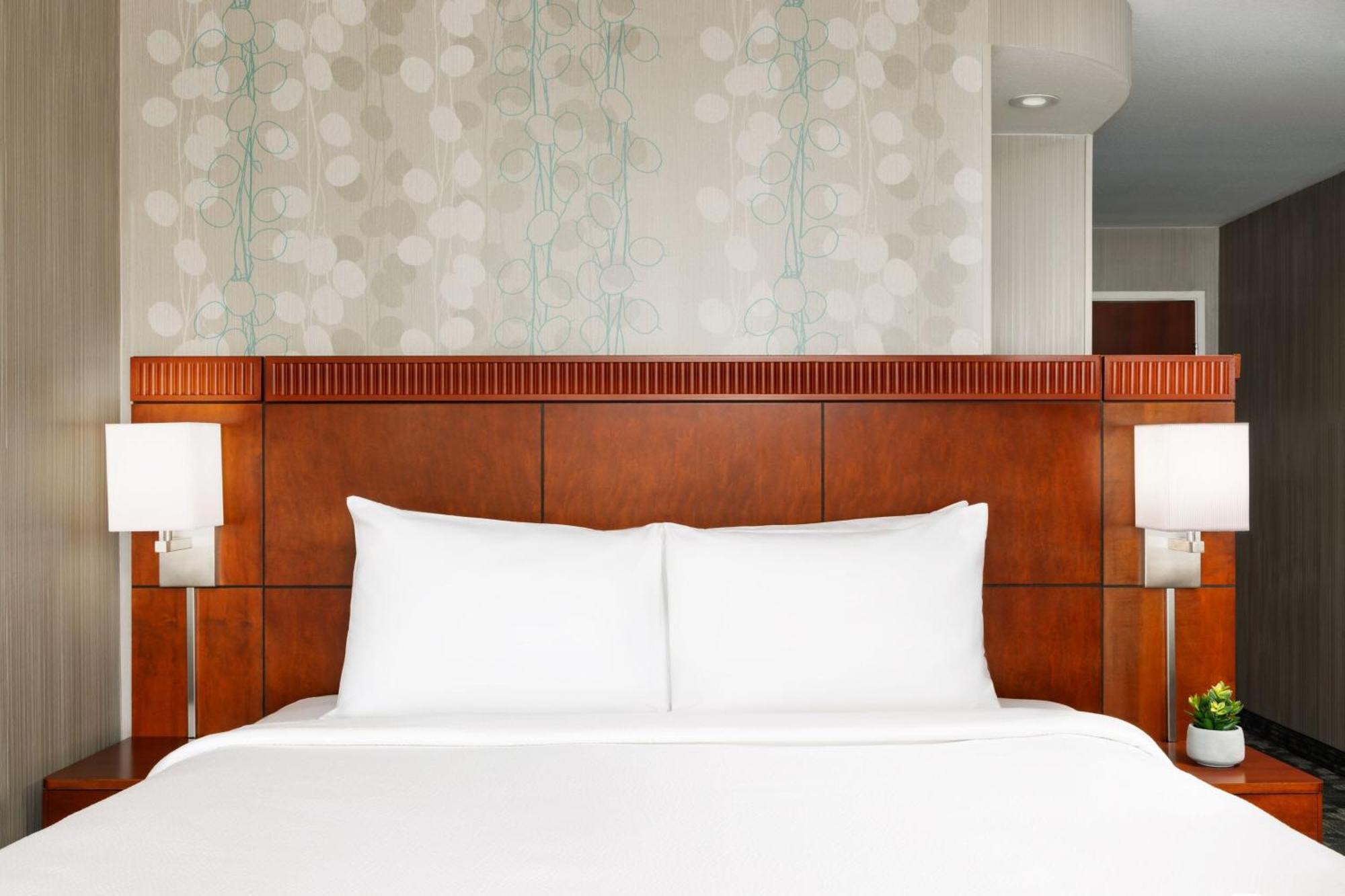 Courtyard By Marriott Potomac Mills Woodbridge Hotell Exteriör bild