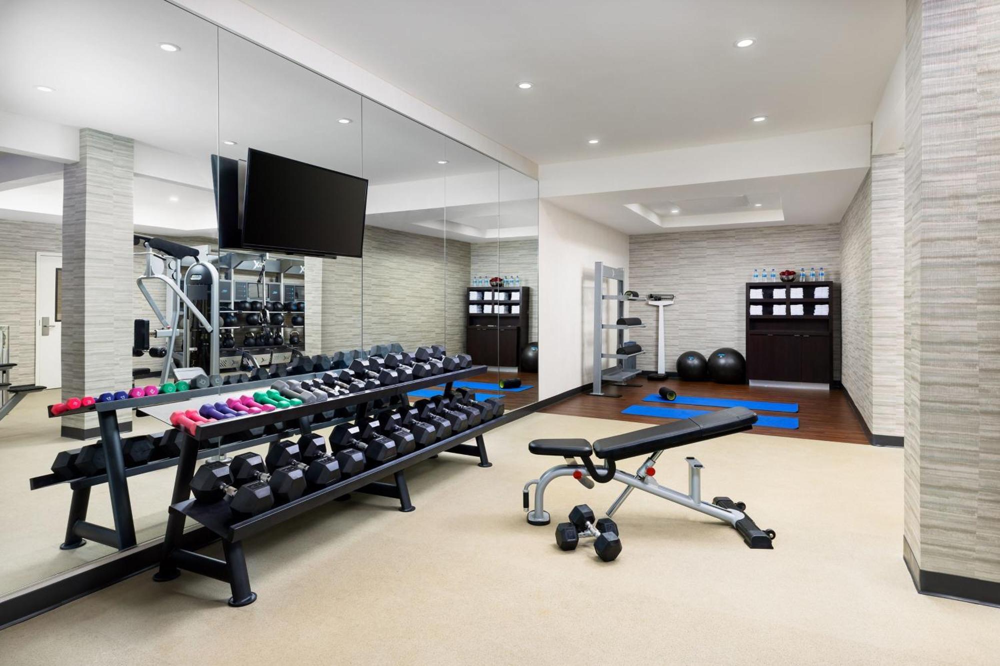 Courtyard By Marriott Potomac Mills Woodbridge Hotell Exteriör bild