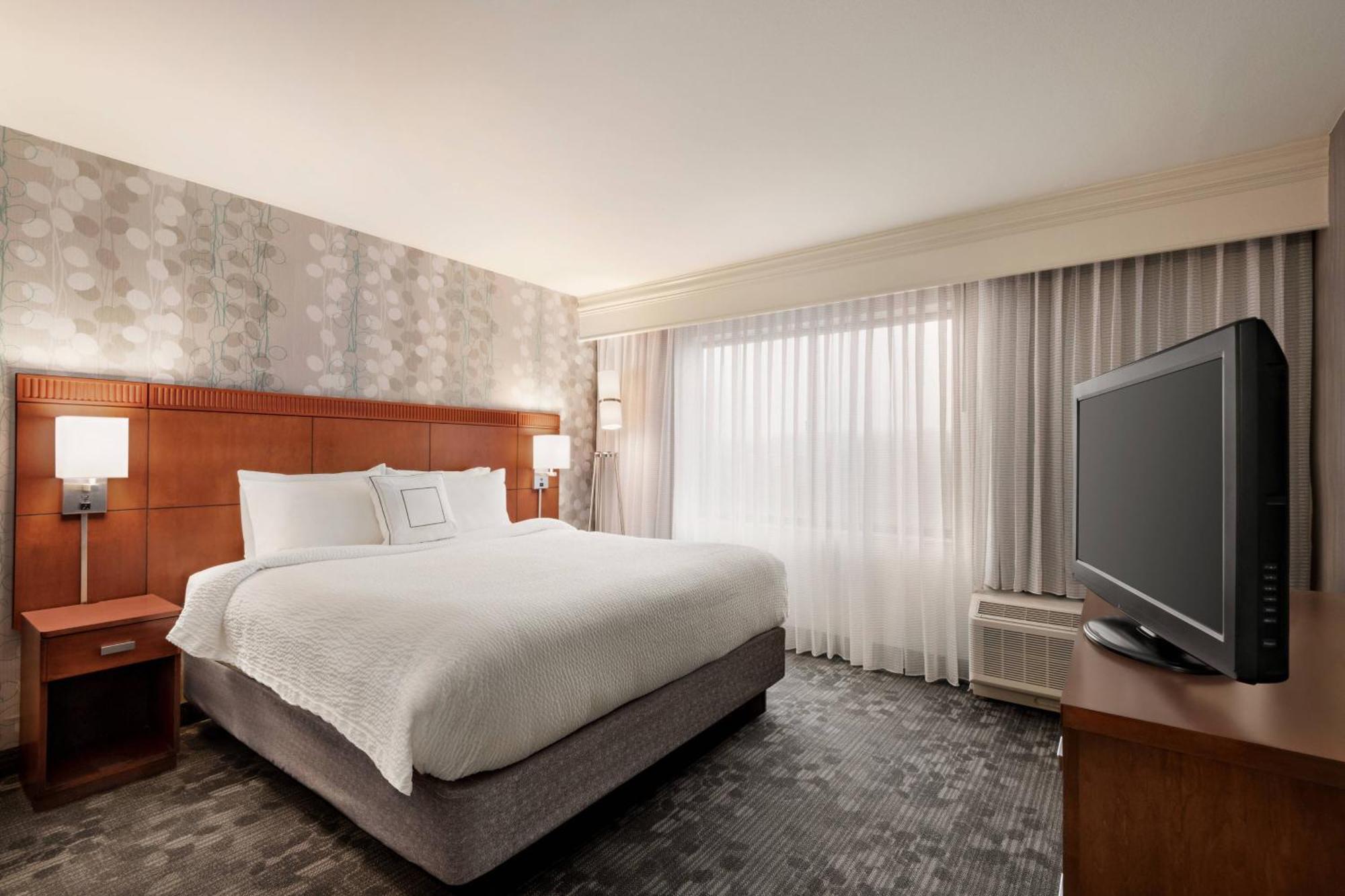 Courtyard By Marriott Potomac Mills Woodbridge Hotell Exteriör bild
