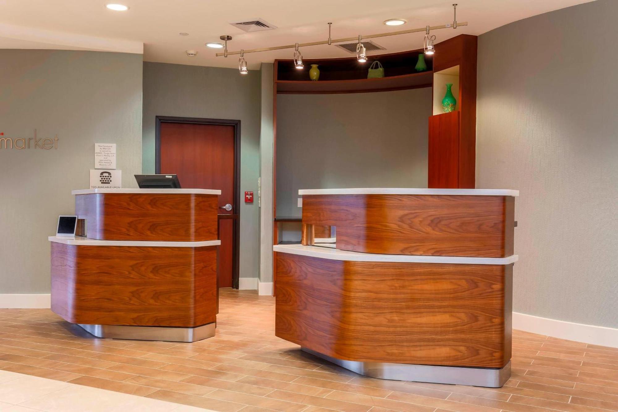 Courtyard By Marriott Potomac Mills Woodbridge Hotell Exteriör bild