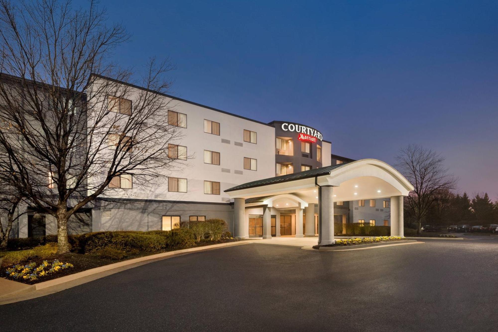 Courtyard By Marriott Potomac Mills Woodbridge Hotell Exteriör bild