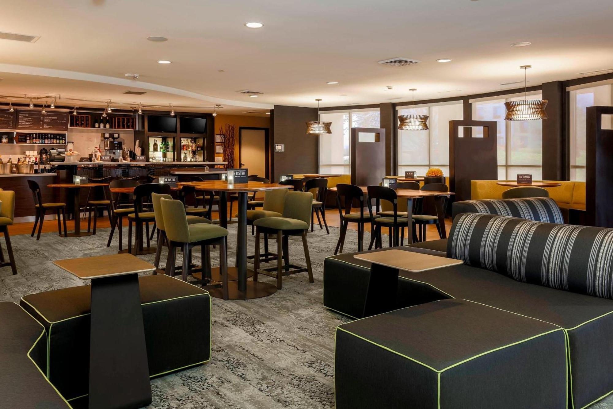 Courtyard By Marriott Potomac Mills Woodbridge Hotell Exteriör bild
