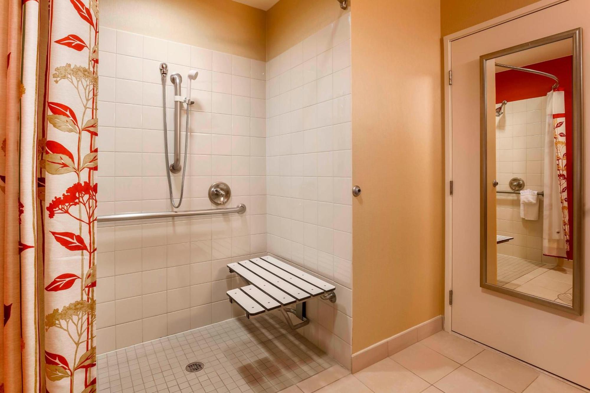 Courtyard By Marriott Potomac Mills Woodbridge Hotell Exteriör bild