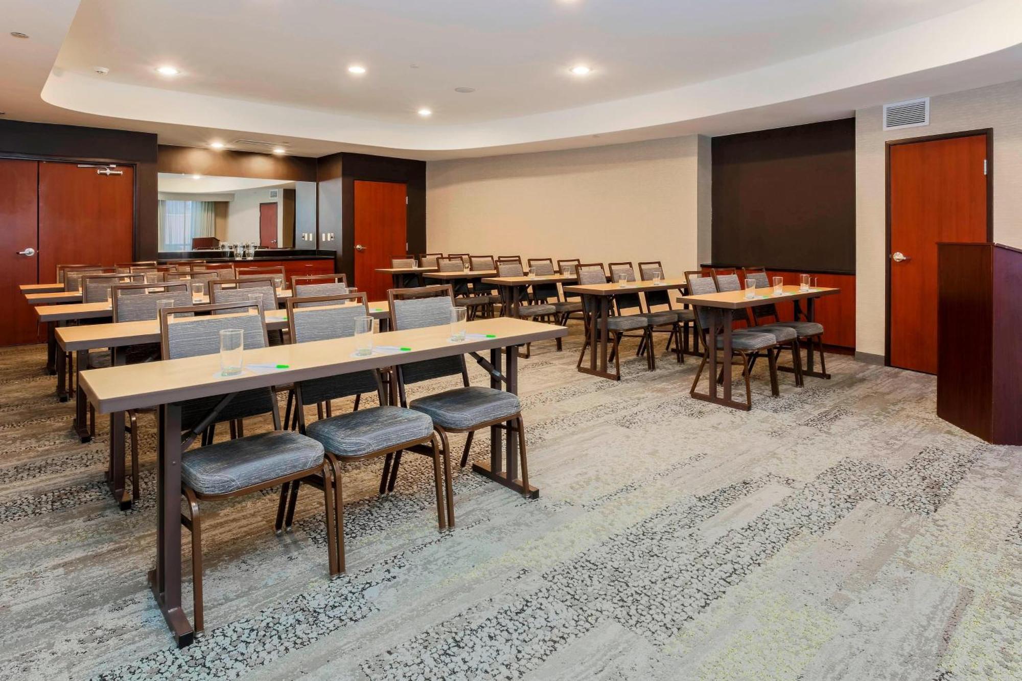 Courtyard By Marriott Potomac Mills Woodbridge Hotell Exteriör bild