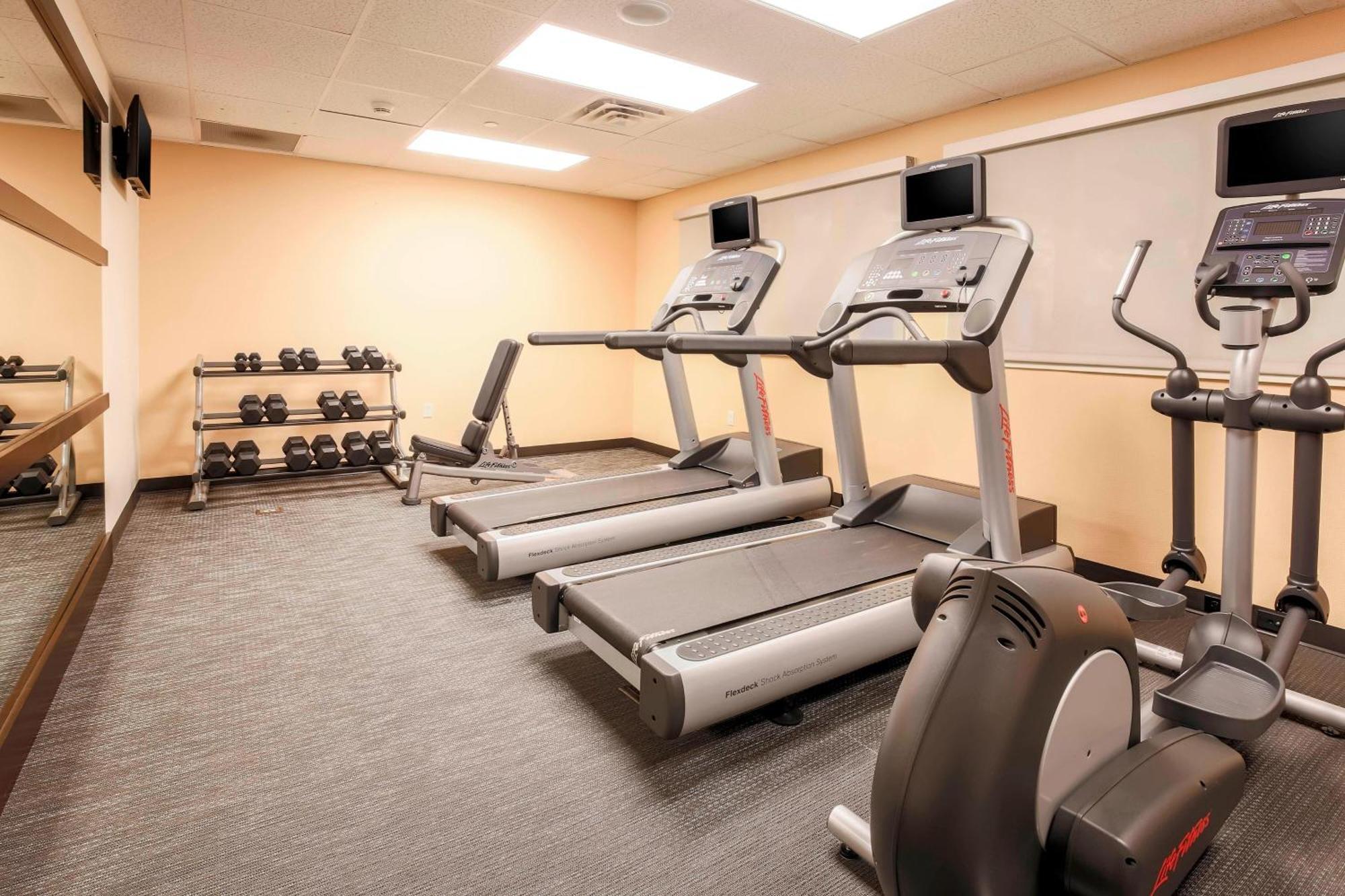 Courtyard By Marriott Potomac Mills Woodbridge Hotell Exteriör bild