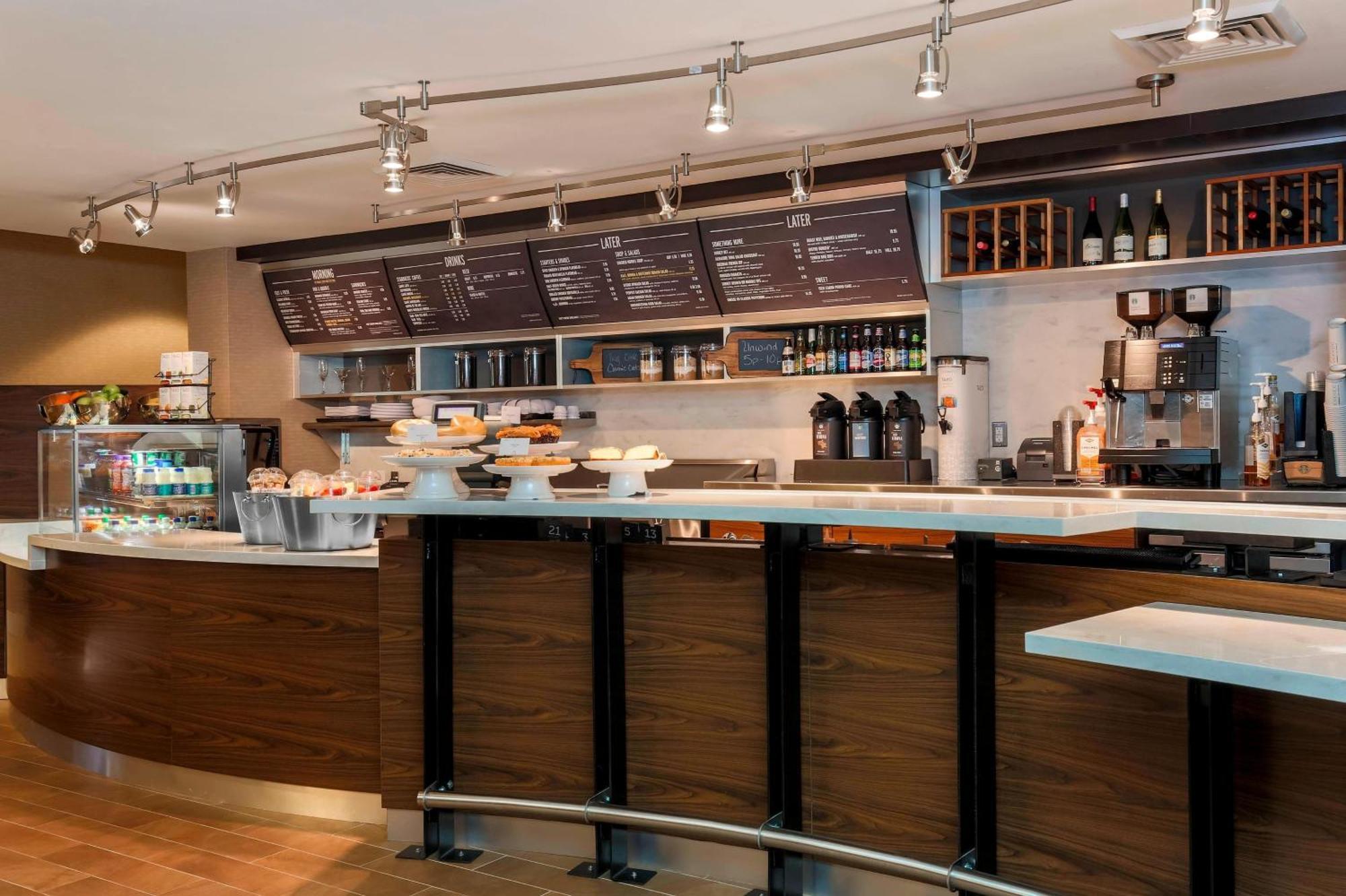 Courtyard By Marriott Potomac Mills Woodbridge Hotell Exteriör bild