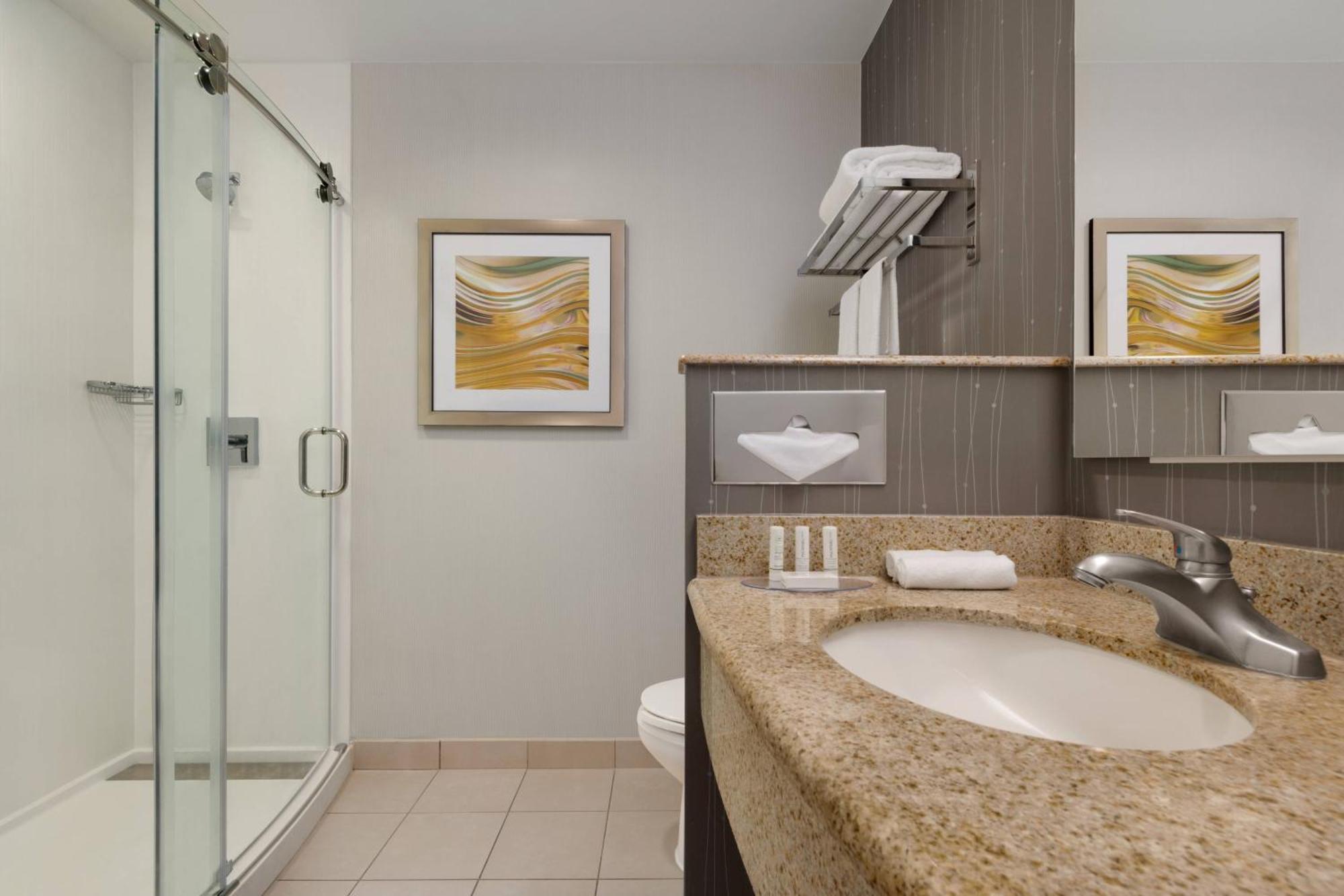 Courtyard By Marriott Potomac Mills Woodbridge Hotell Exteriör bild