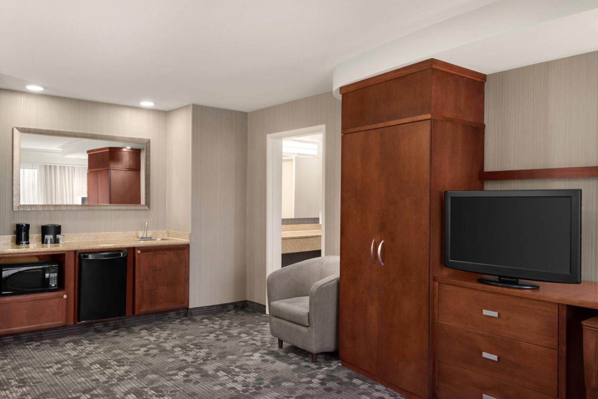 Courtyard By Marriott Potomac Mills Woodbridge Hotell Exteriör bild