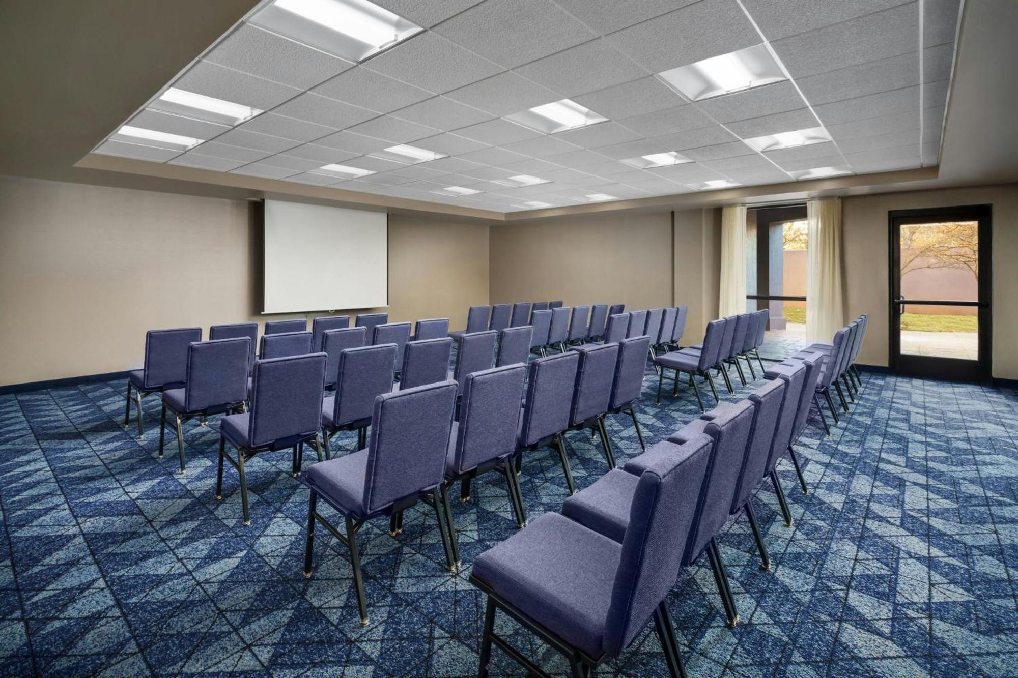 Courtyard By Marriott Potomac Mills Woodbridge Hotell Exteriör bild