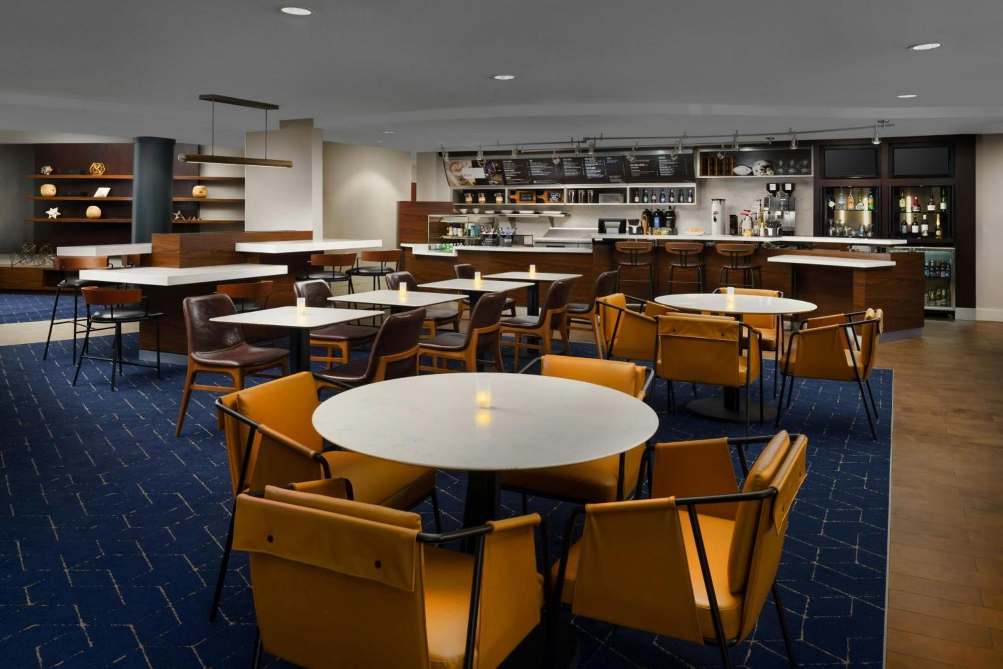 Courtyard By Marriott Potomac Mills Woodbridge Hotell Exteriör bild
