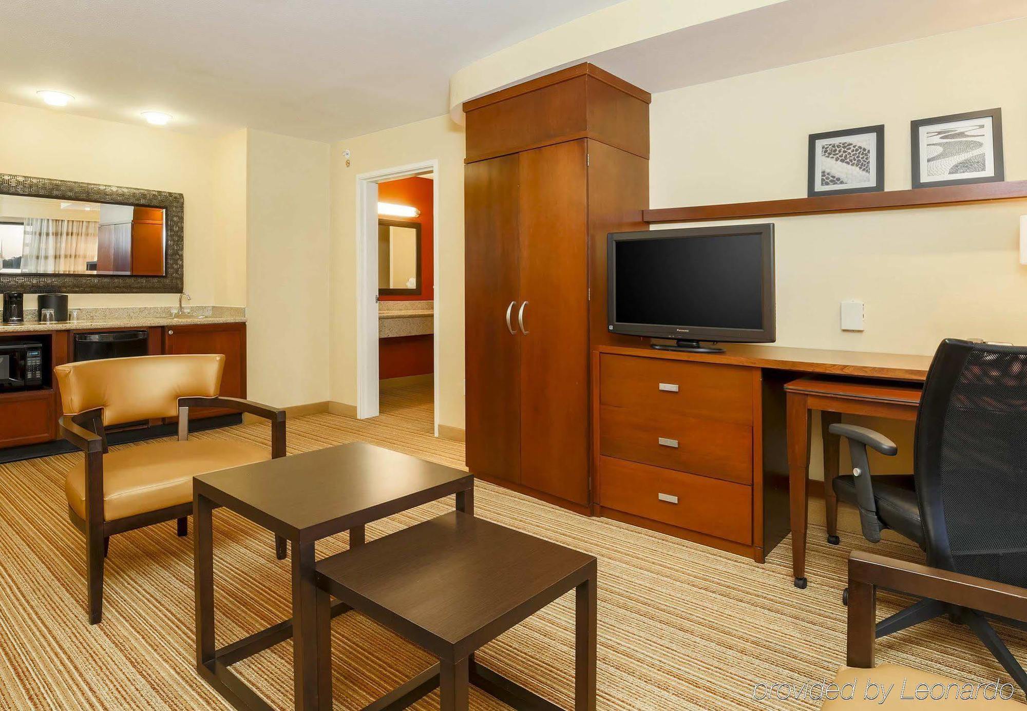 Courtyard By Marriott Potomac Mills Woodbridge Hotell Exteriör bild