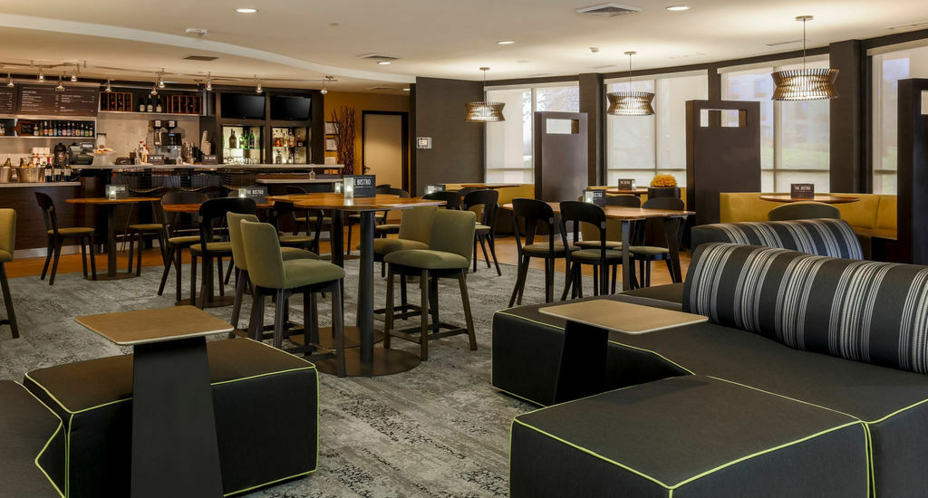 Courtyard By Marriott Potomac Mills Woodbridge Hotell Exteriör bild